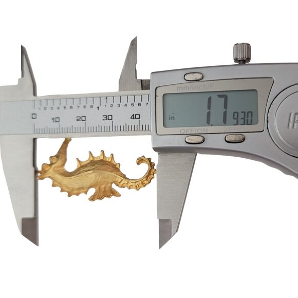 Matte Gold Tone Seahorse Brooch Pin E533 - Picture 7 of 8